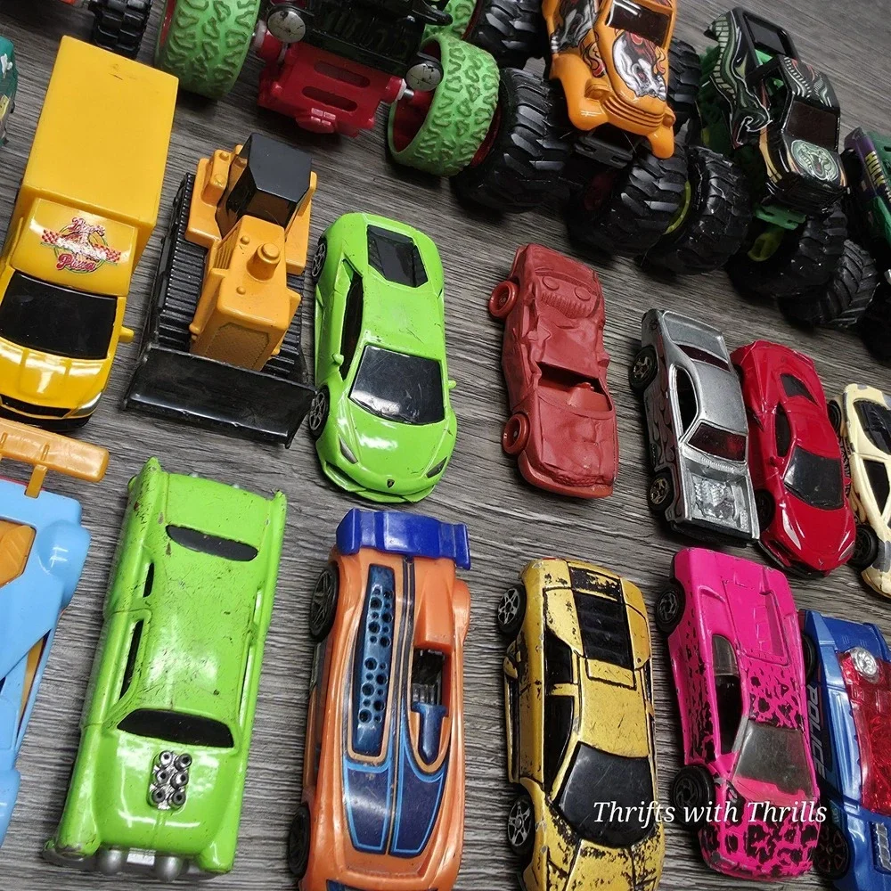 Hotwheels, Matchbox, Maisto, And More - Mixed Lot Of 28 Car, Trucks, And More